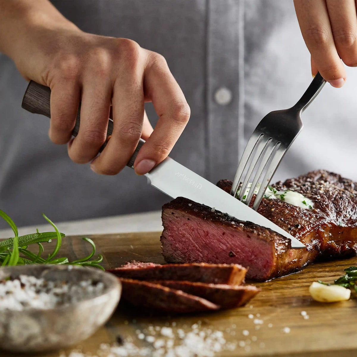 Elite Cutlery 8-Piece Steak Knife Set with Dark-Wood Handles