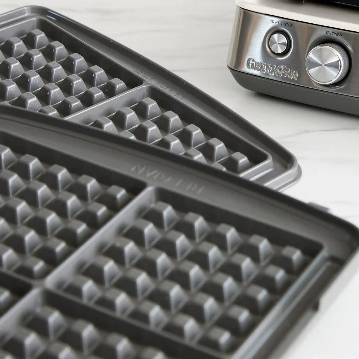 Elite Ceramic Nonstick 4-Square Waffle Maker | Cloud Cream