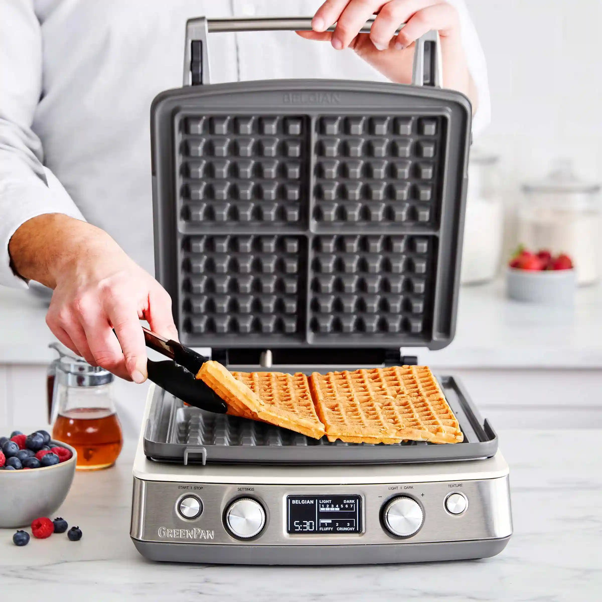 Elite Ceramic Nonstick 4-Square Waffle Maker | Cloud Cream