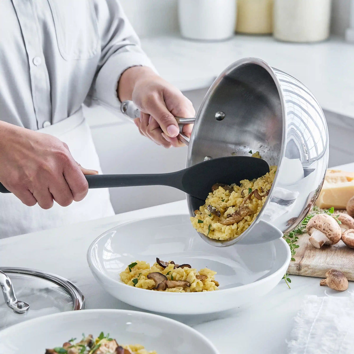 Valencia Pro Stainless Steel Uncoated 2.5-Quart Chef's Pan with Lid