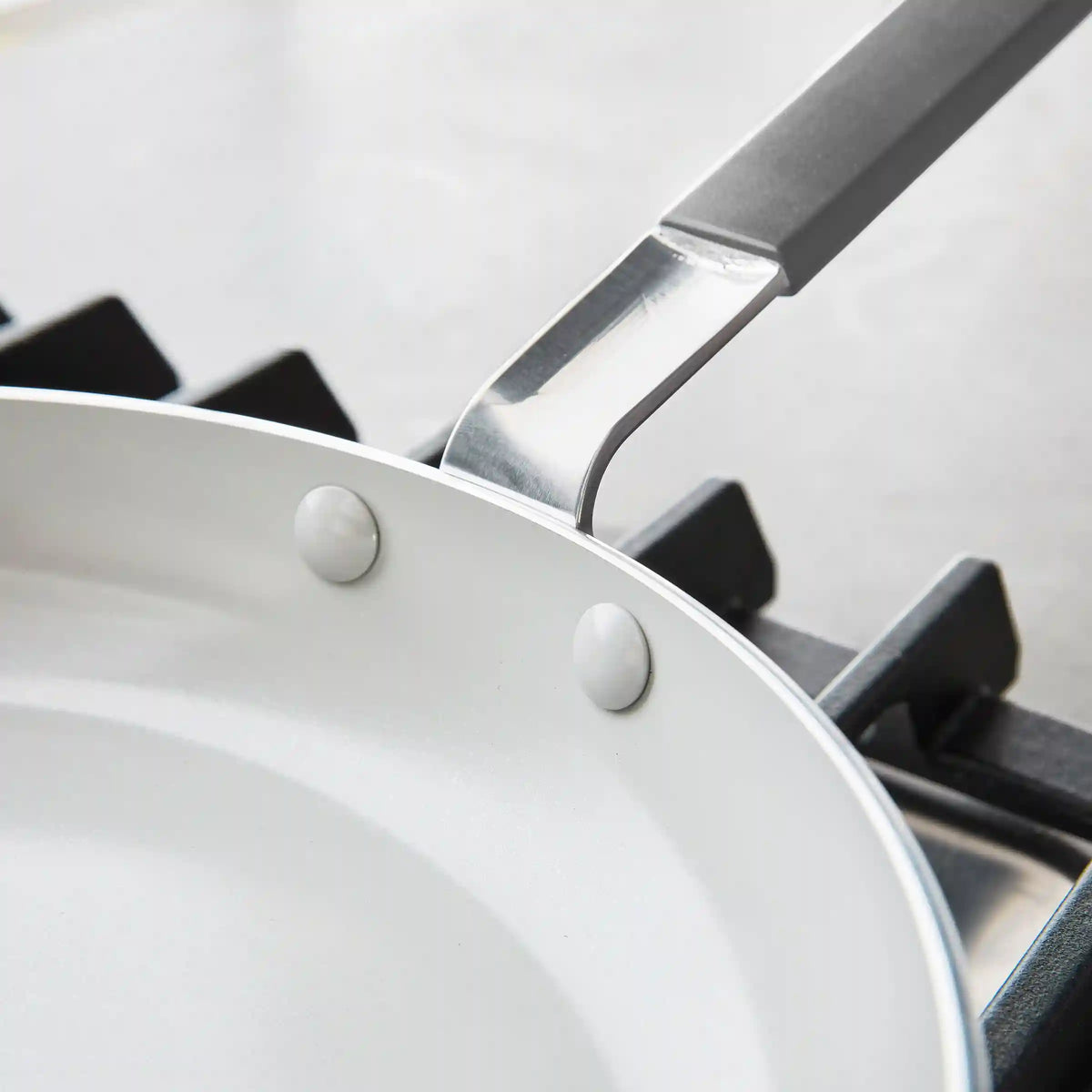 Bobby Flay by GreenPan Professional Ceramic Nonstick 10" Frypan | Graphite